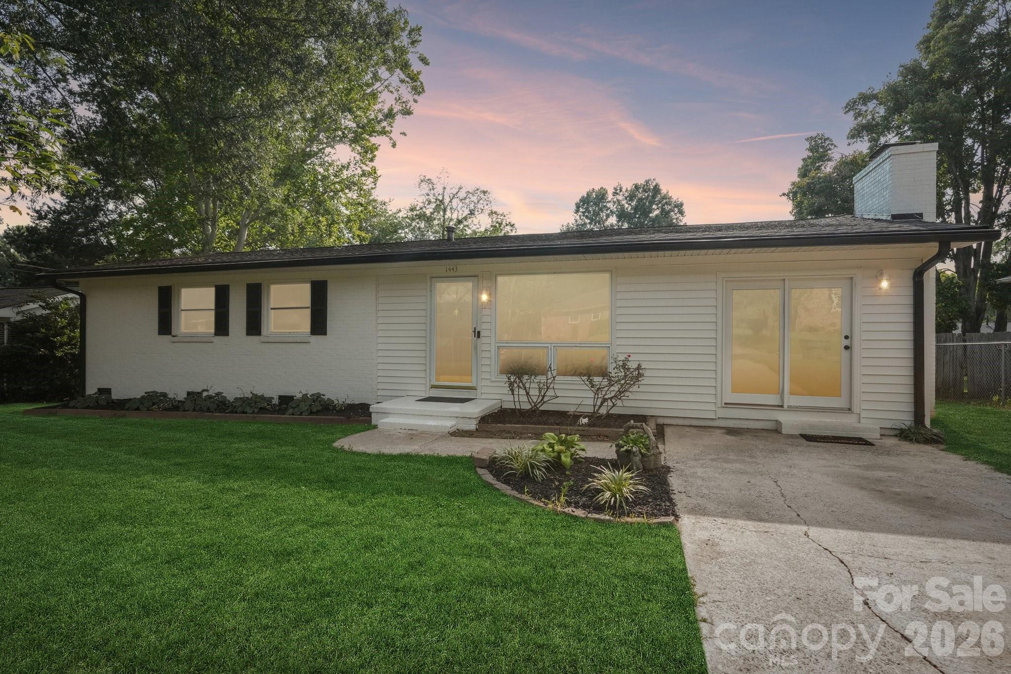 1443 Lynhurst Drive — photo