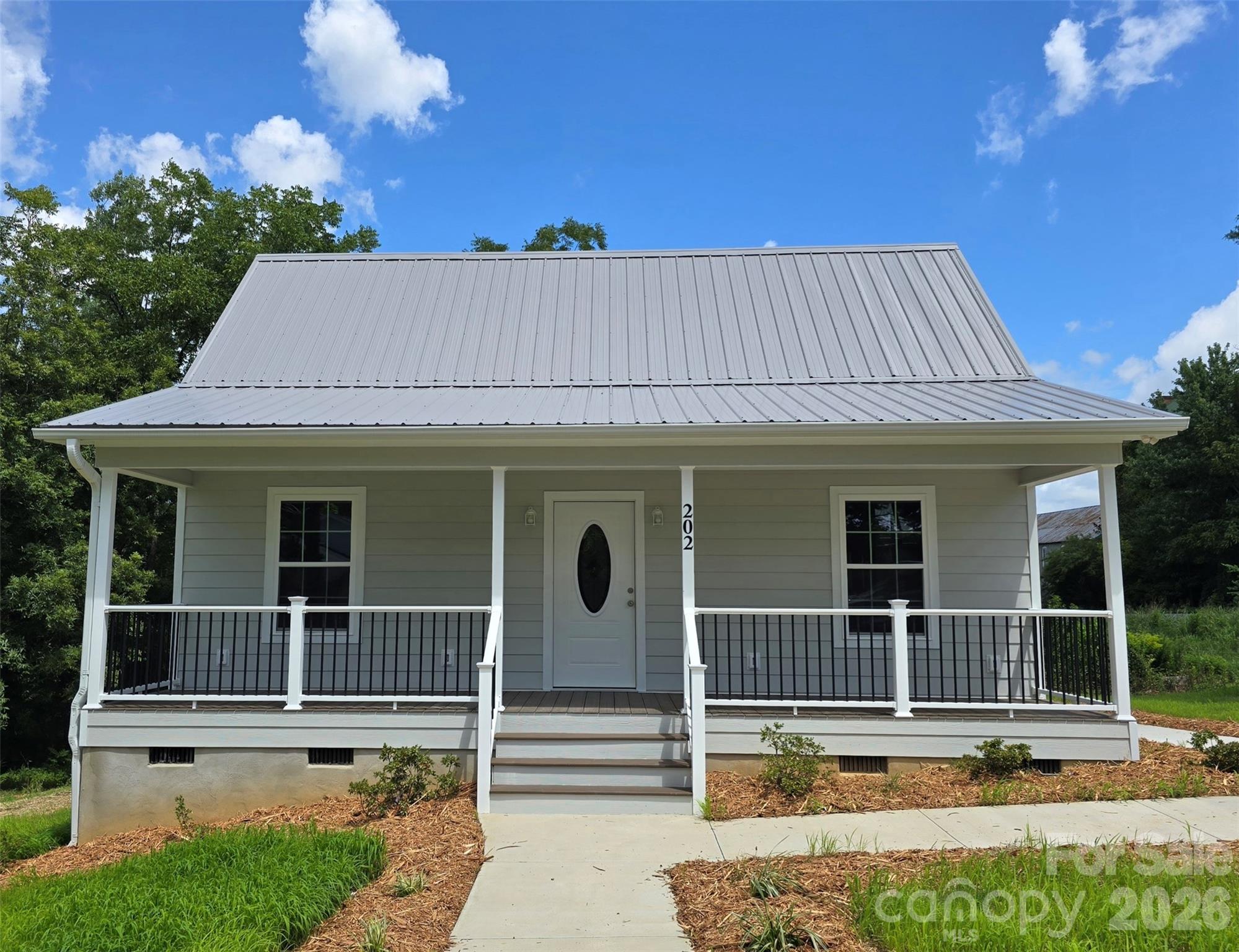 202 W Roswell Street — photo