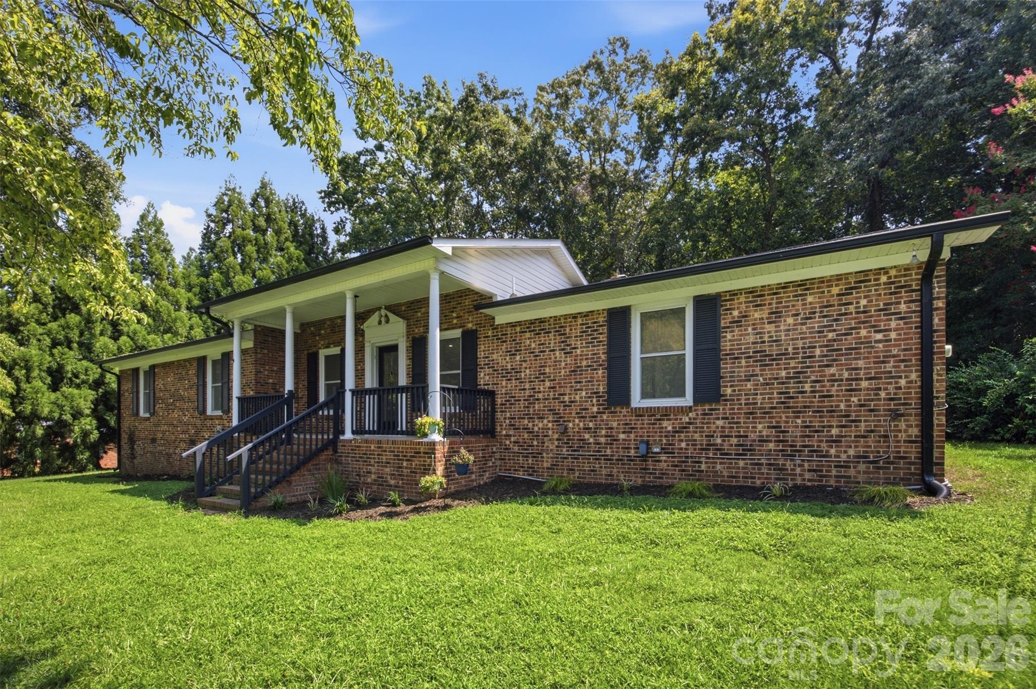 806 Danbrook Circle — photo