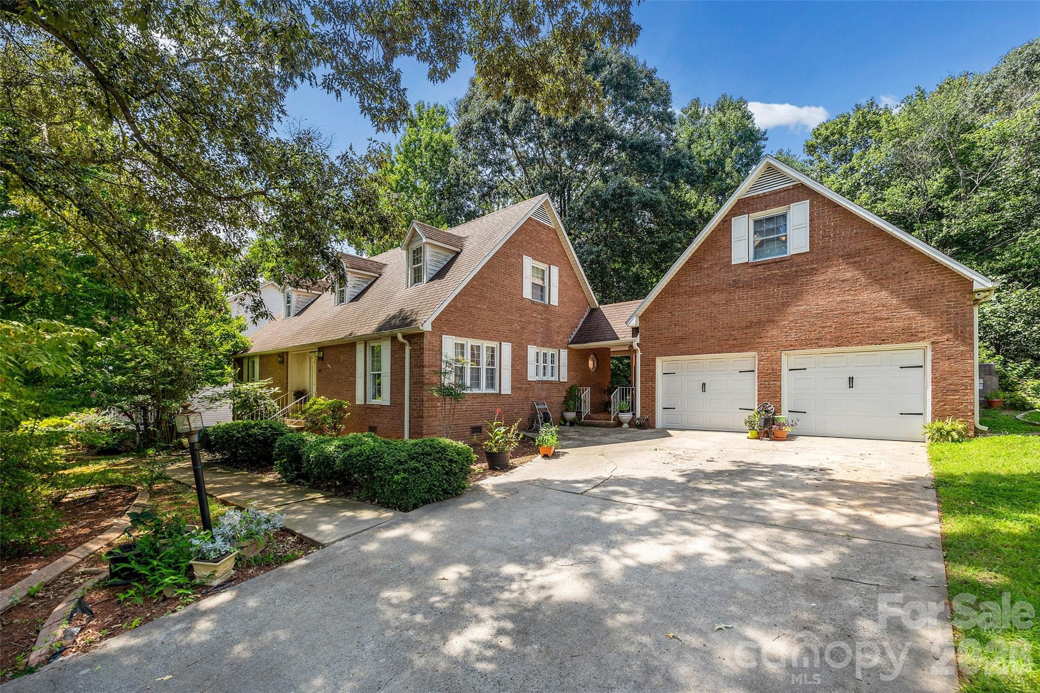 208 Eastwood Drive — photo