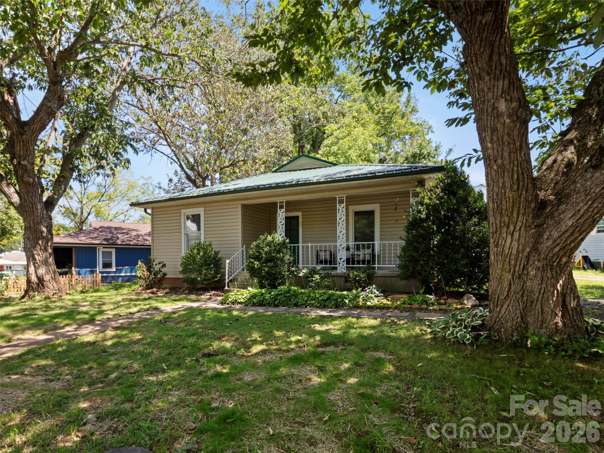122 Edwards Avenue — photo