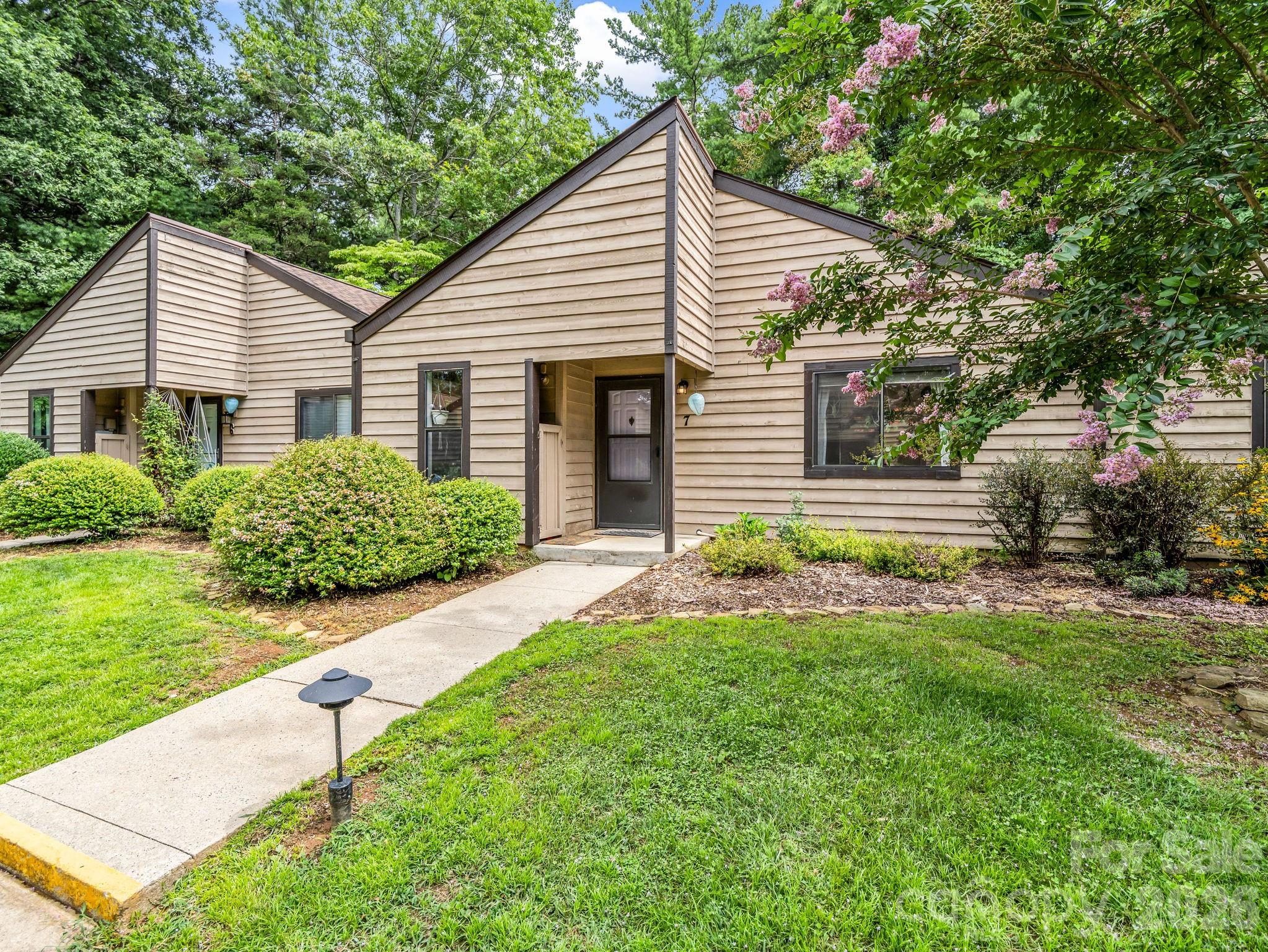 7 Woodlands Drive — photo