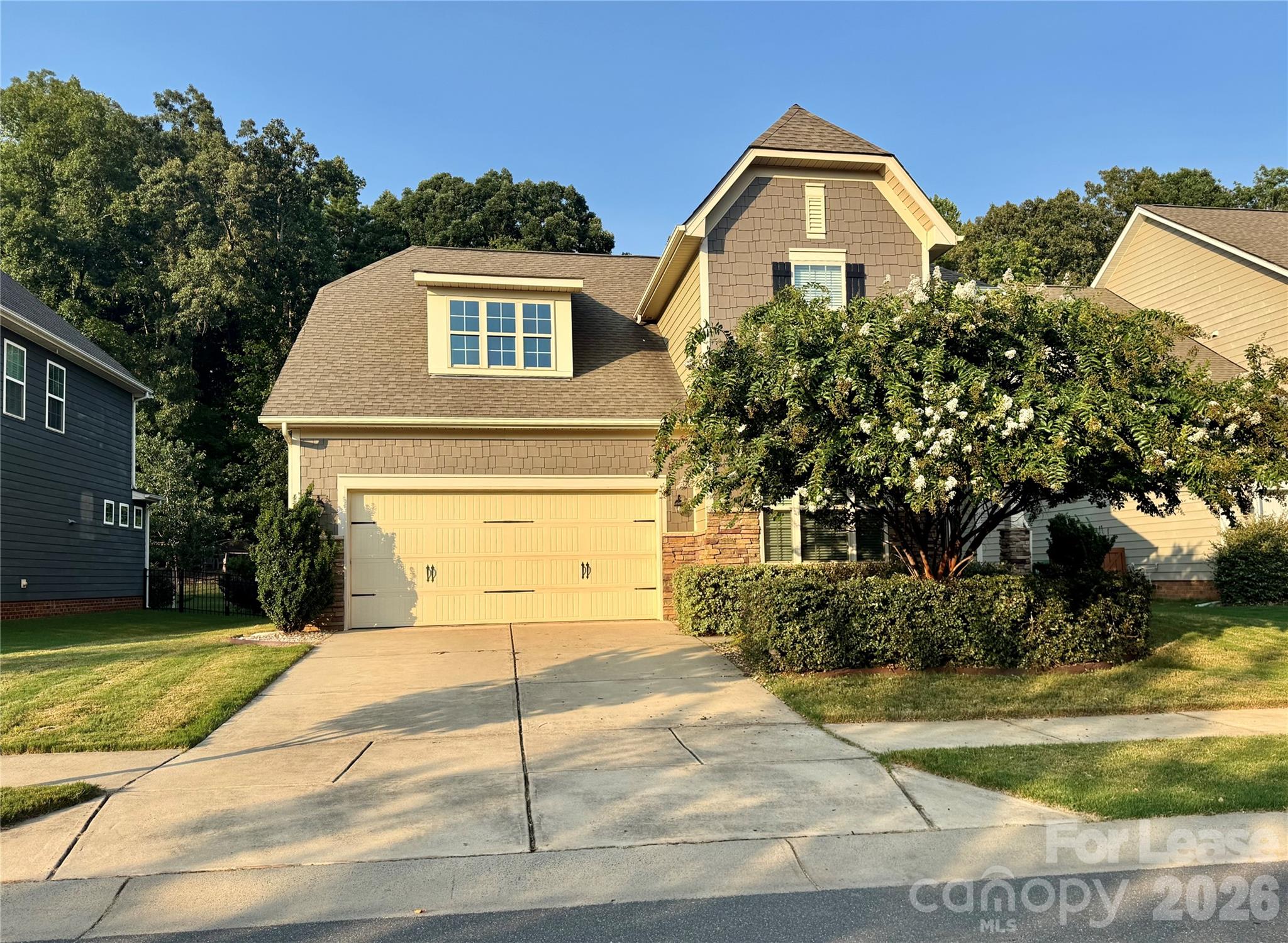 4019 Oakmere Road — photo