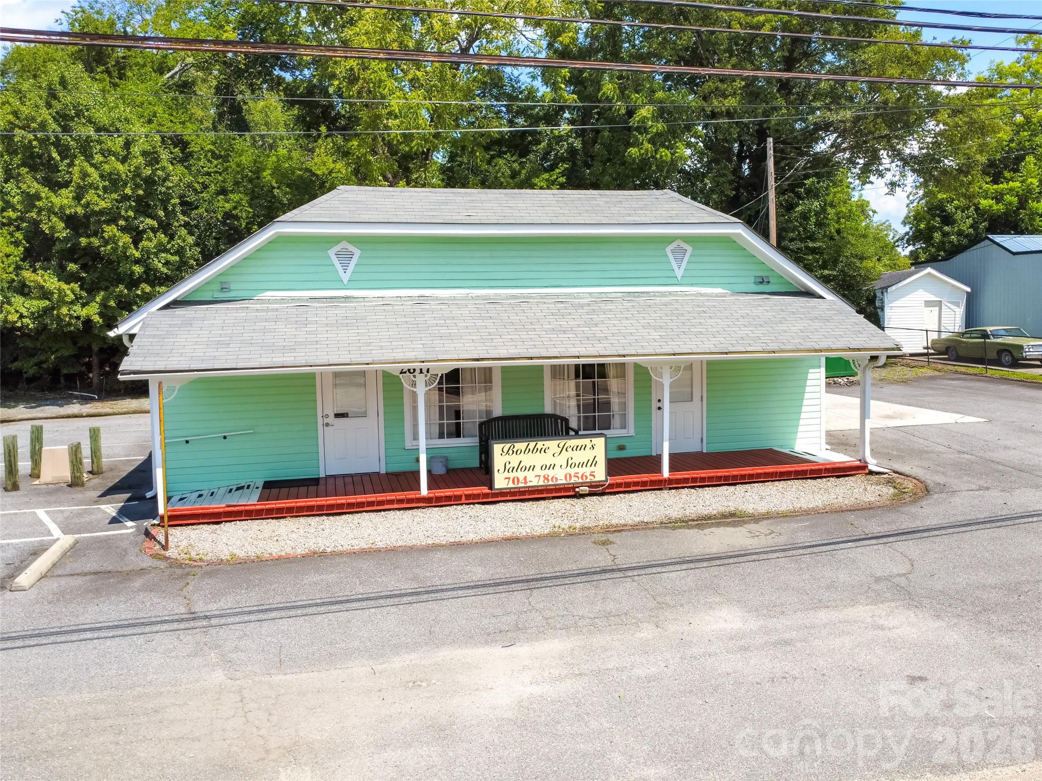 2617 S Main Street — photo