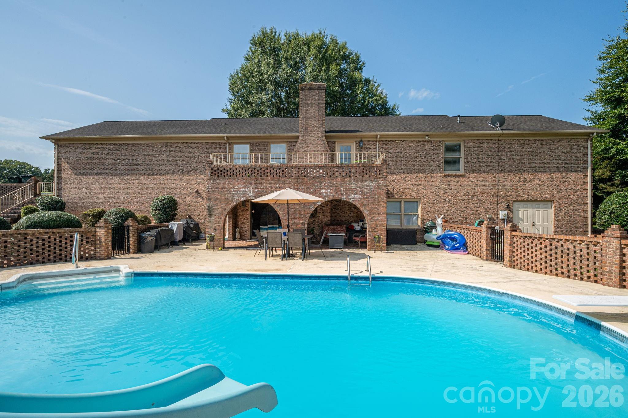 1000 Country Club Drive — photo