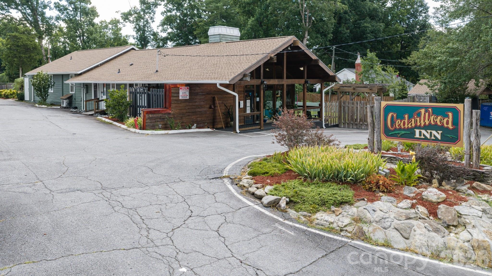 1510 Greenville Highway — photo