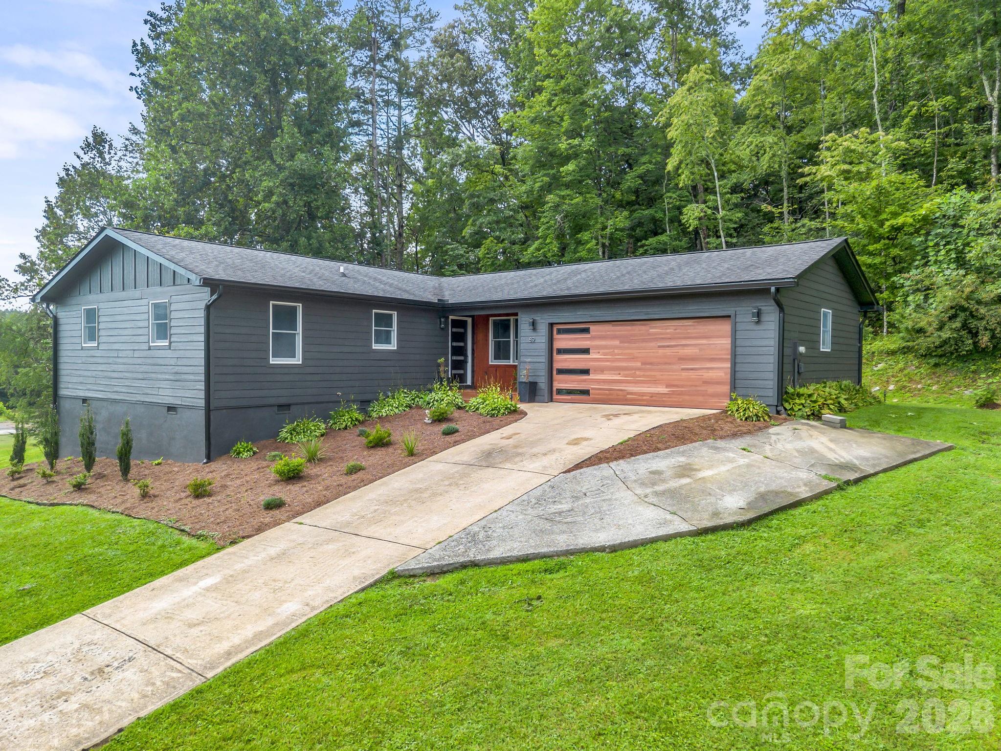 89 Hillview Circle — photo