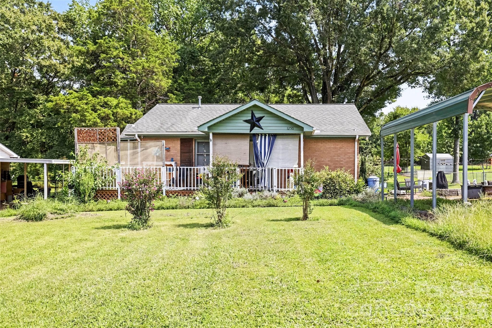1250 Honeywood Lane — photo