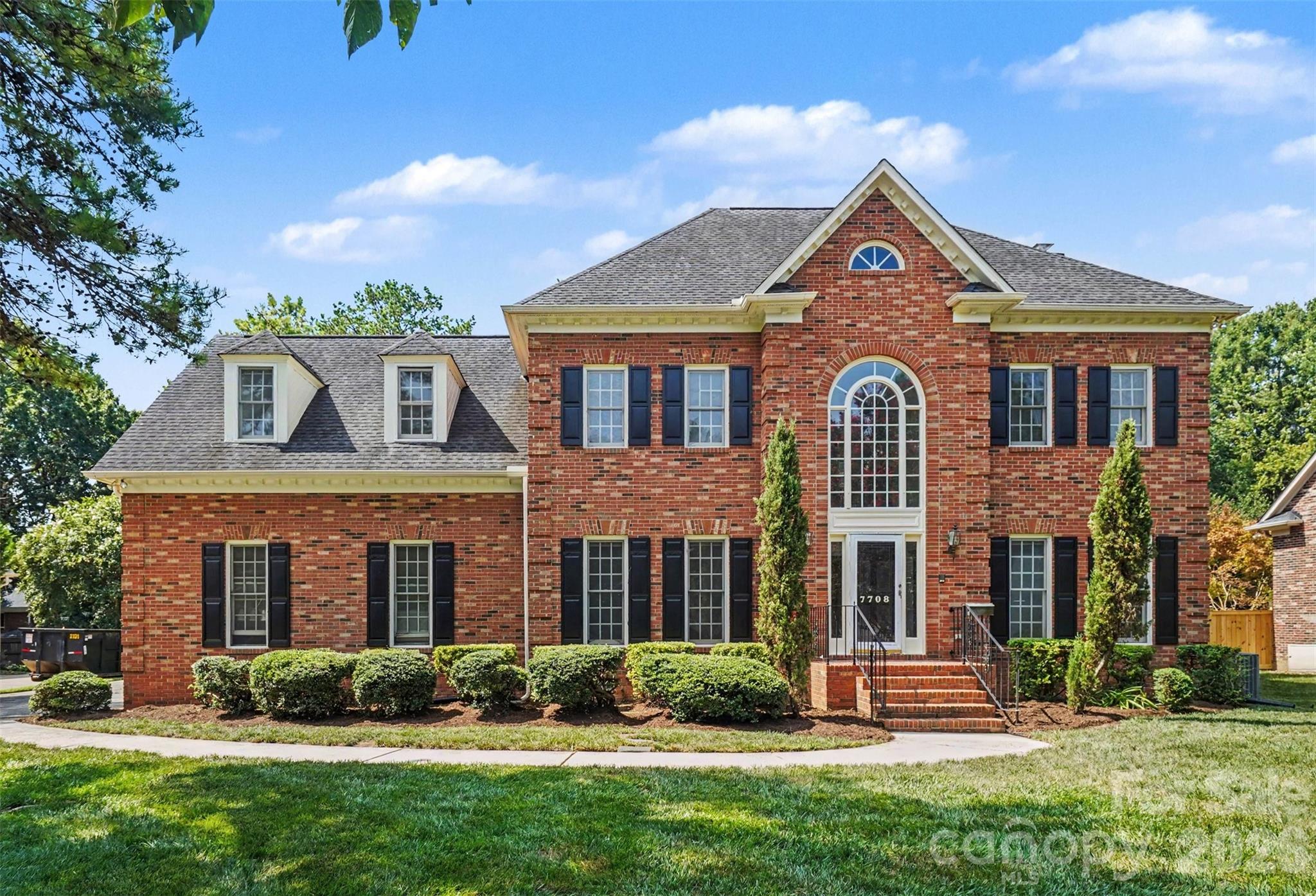 7708 Red Oak Lane — photo
