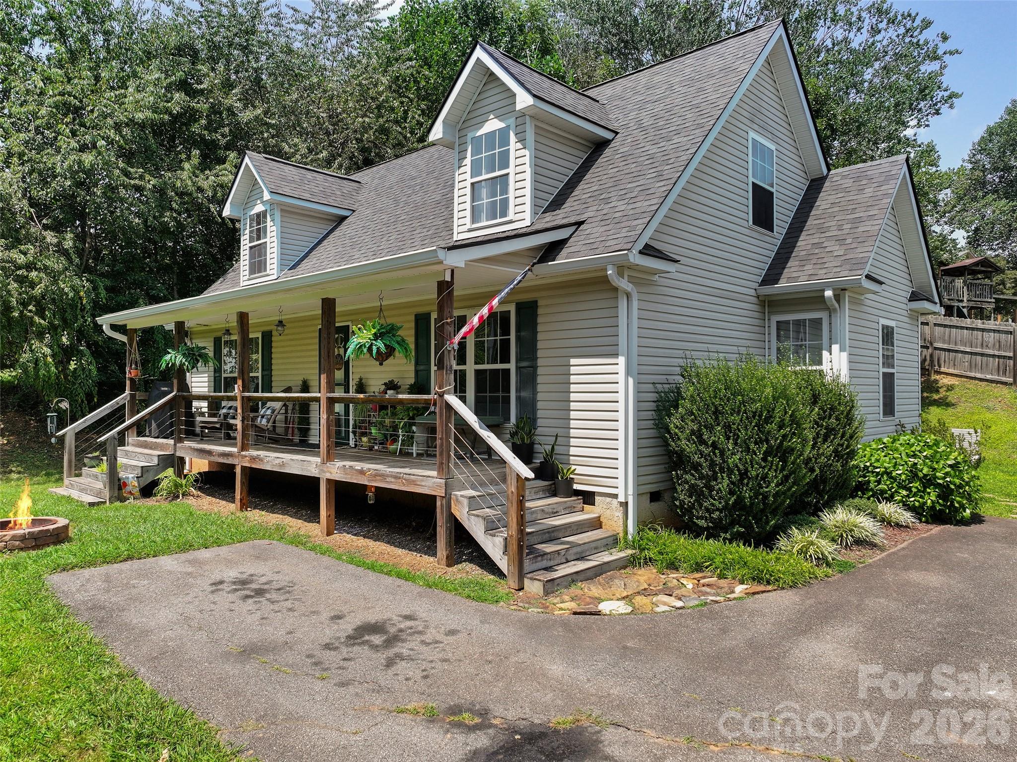14 Folsom Drive — photo