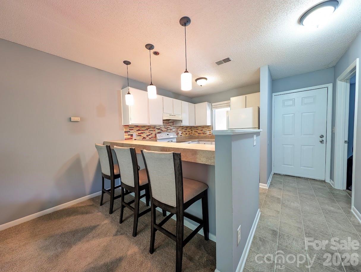 1687 Eagles Place — photo