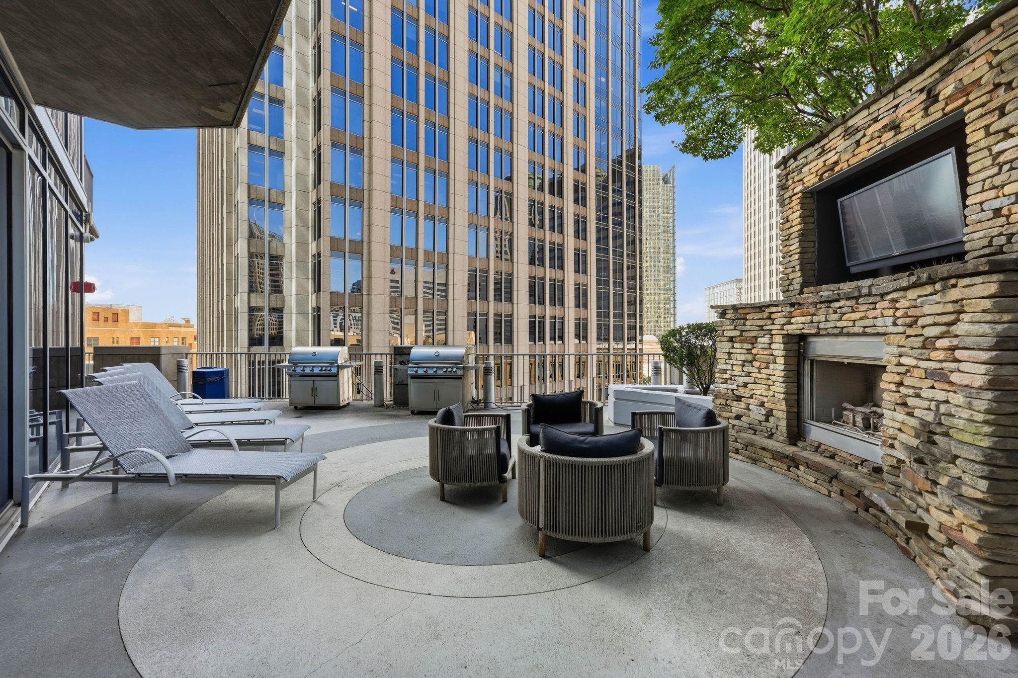 210 N Church Street 1604 — photo