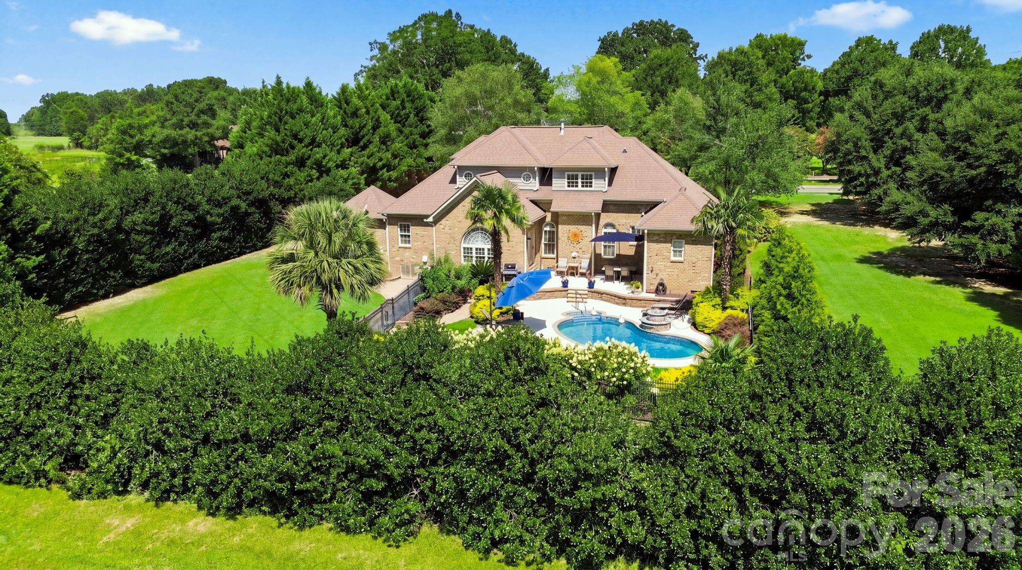 1001 Heritage Acres Drive — photo