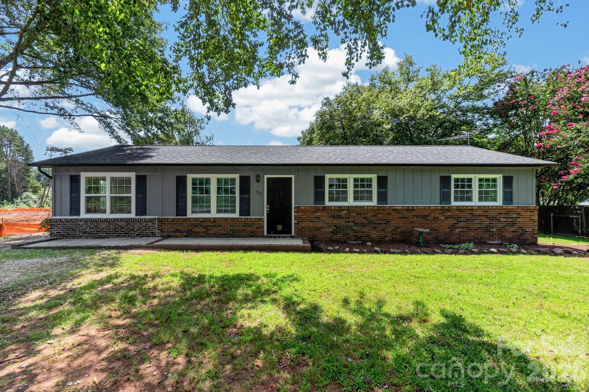 123 Robinette Lane — photo