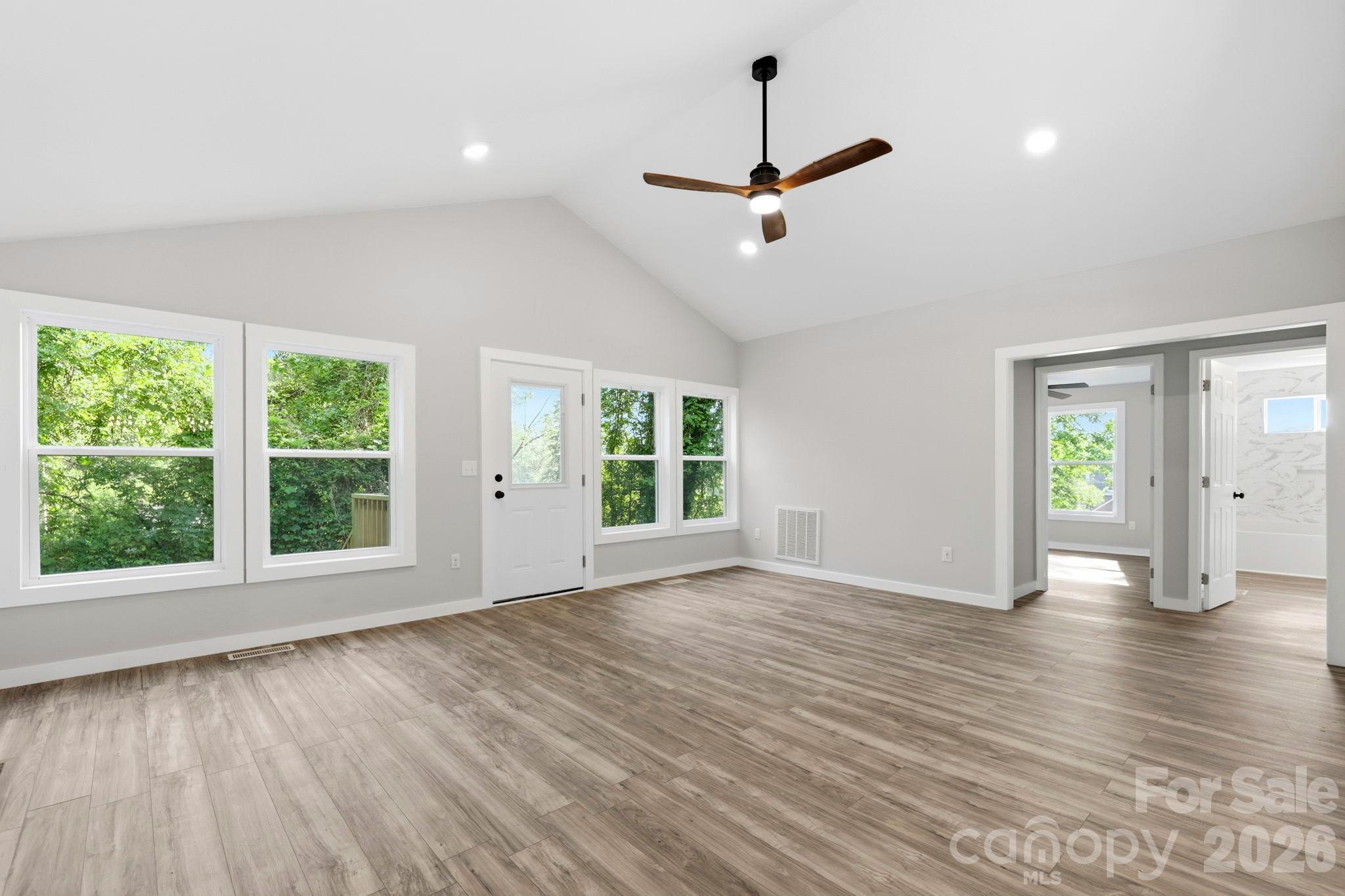 240 E Court Street — photo