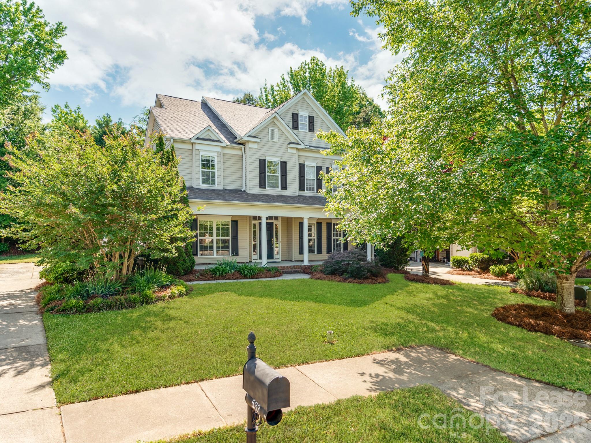 533 Montgrove Place NW — photo