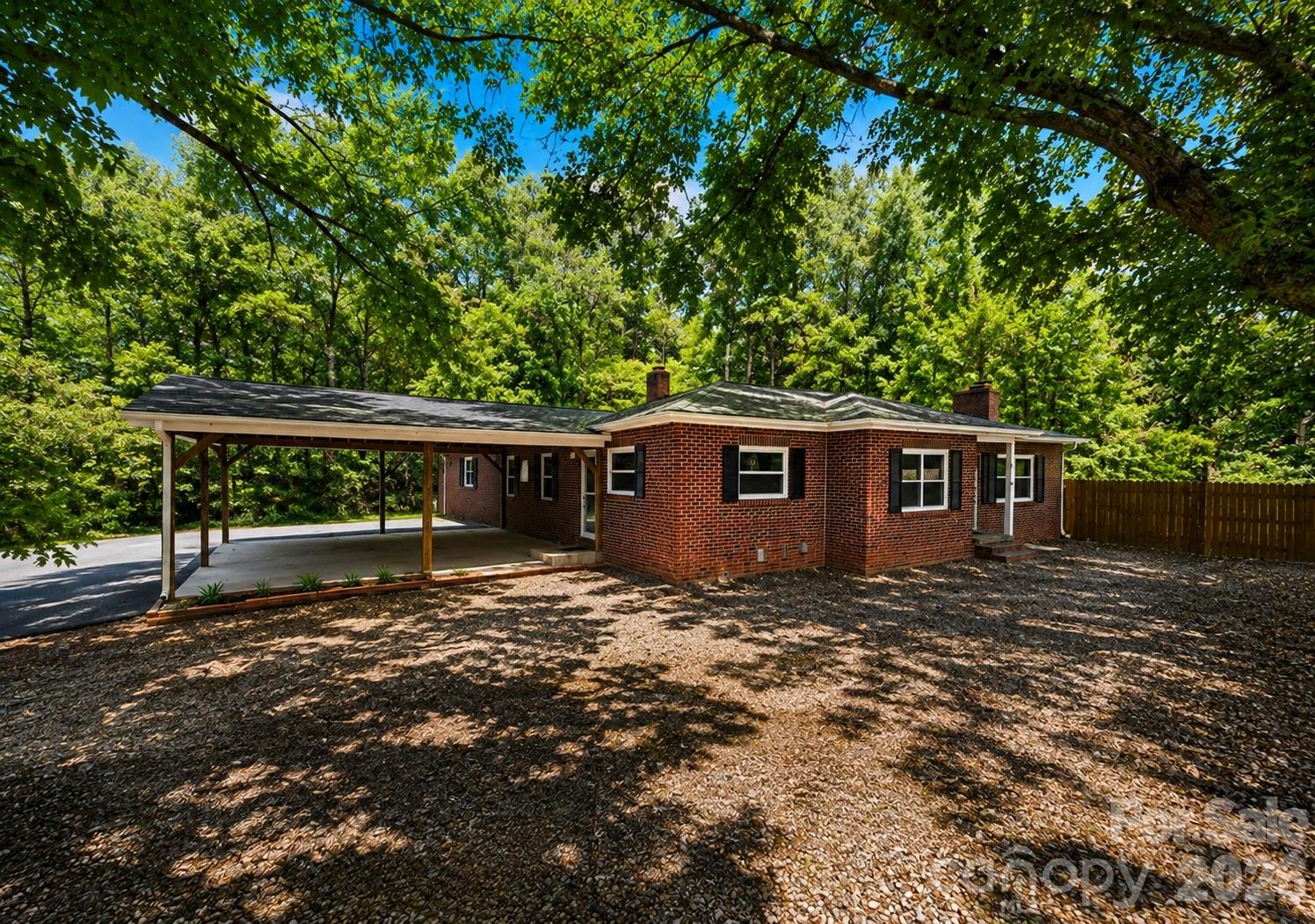 1822 Blowing Rock Boulevard — photo