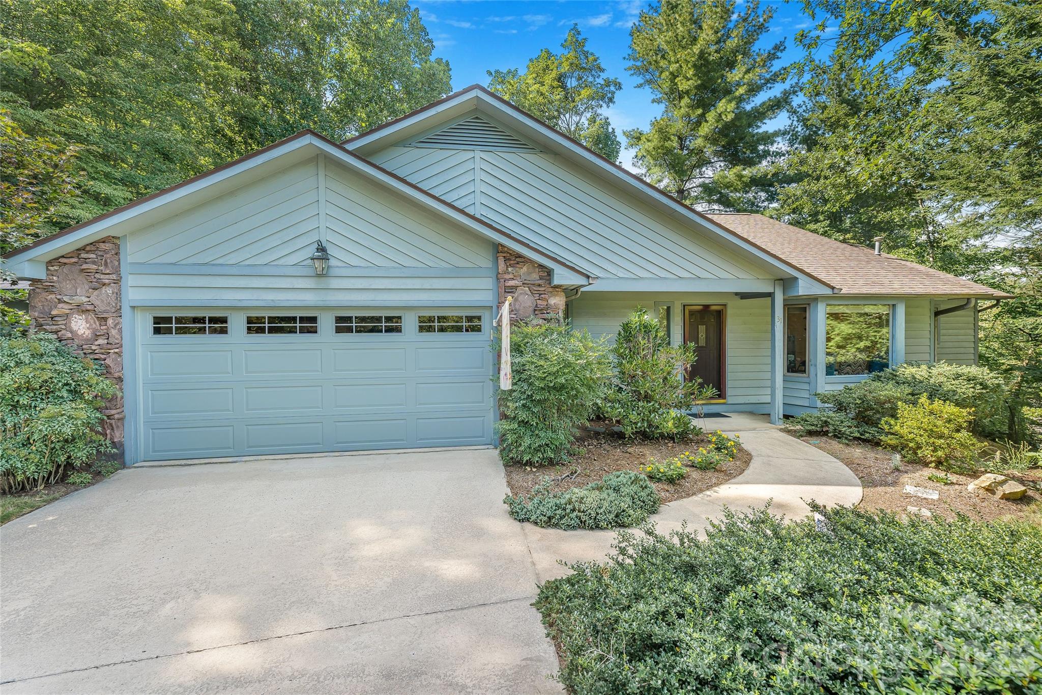 31 Hillcreek Drive — photo