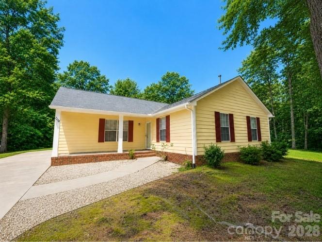 2208 Pinebrook Circle — photo