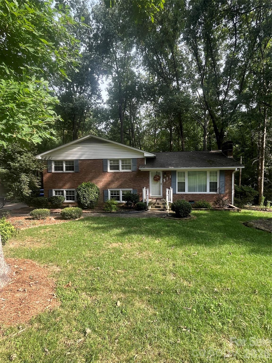 511 Crestview Drive — photo