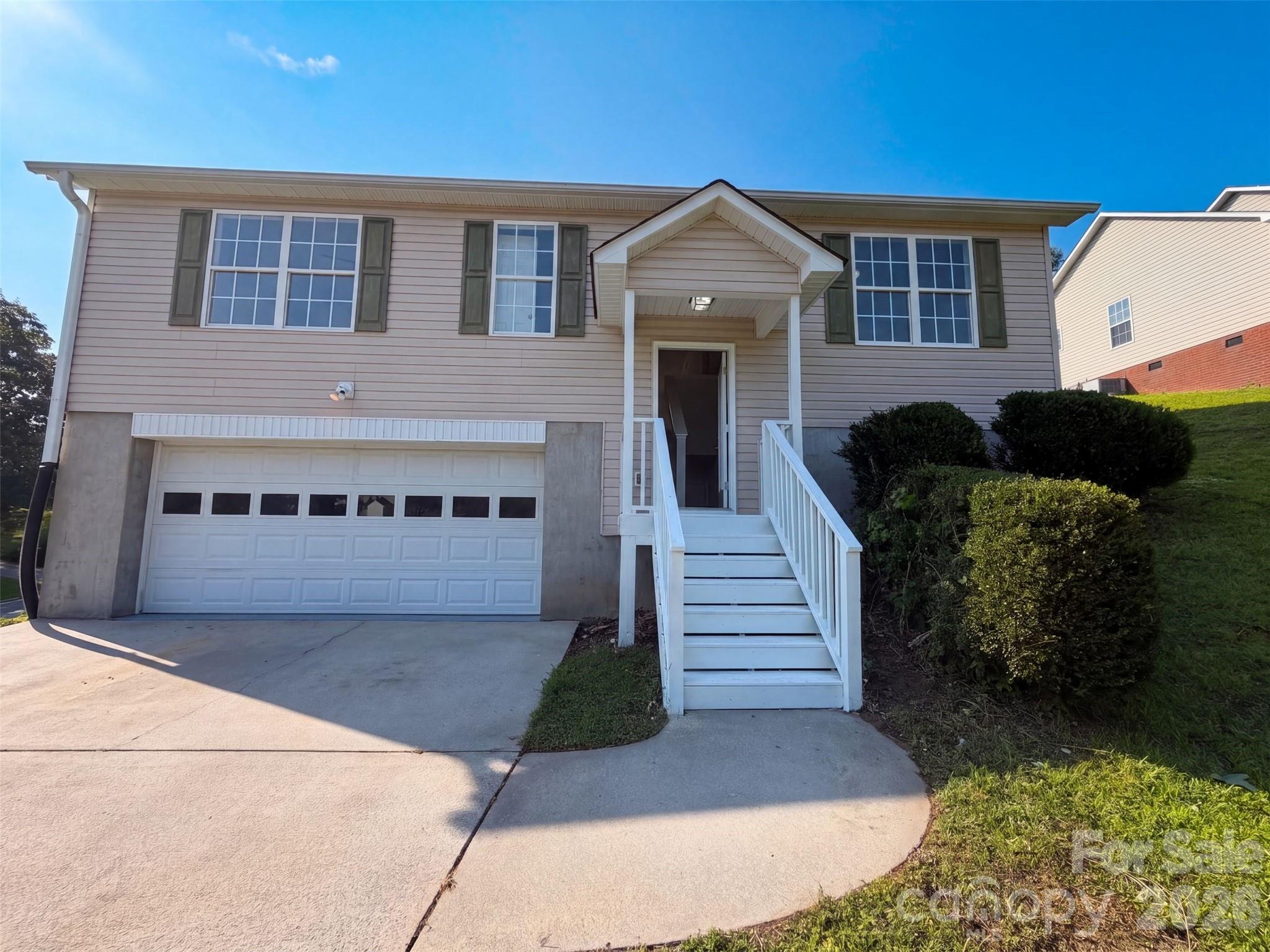 1667 Oakview Way — photo