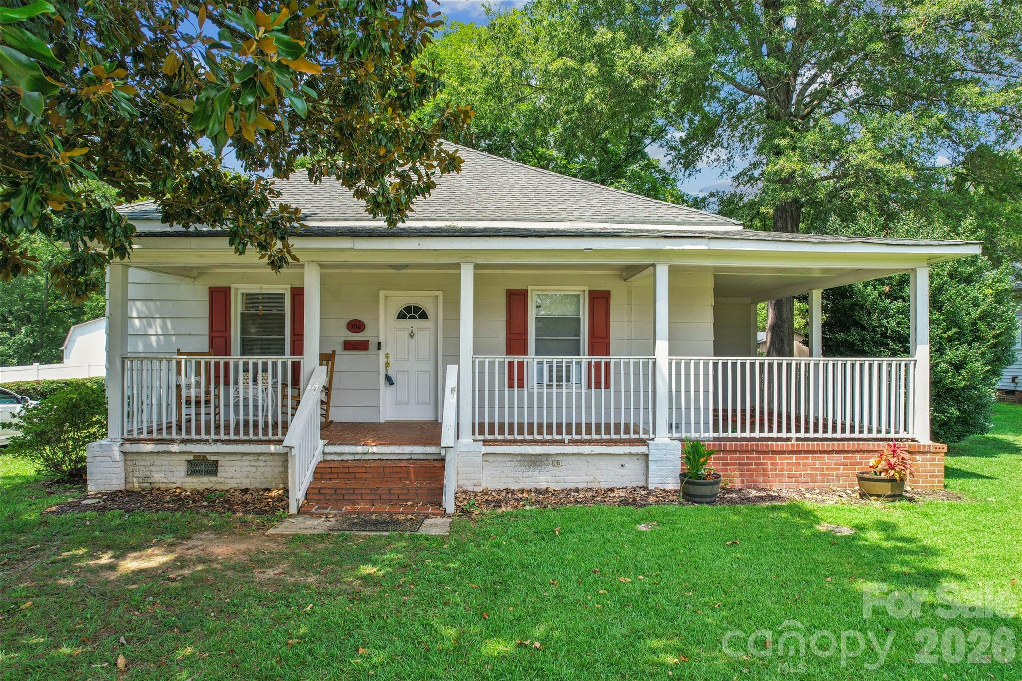 706 S Main Street — photo