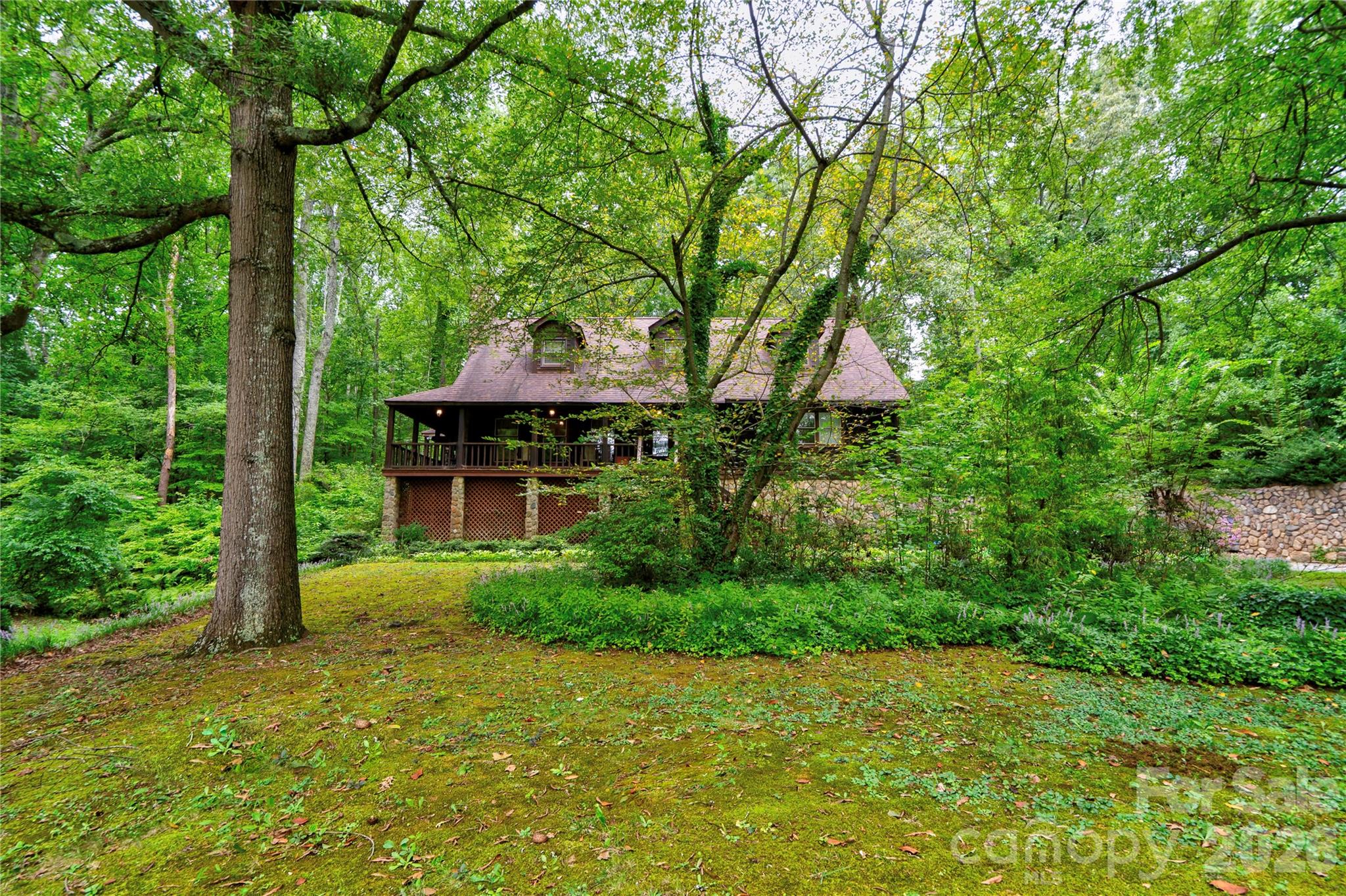 812 Southridge Drive — photo