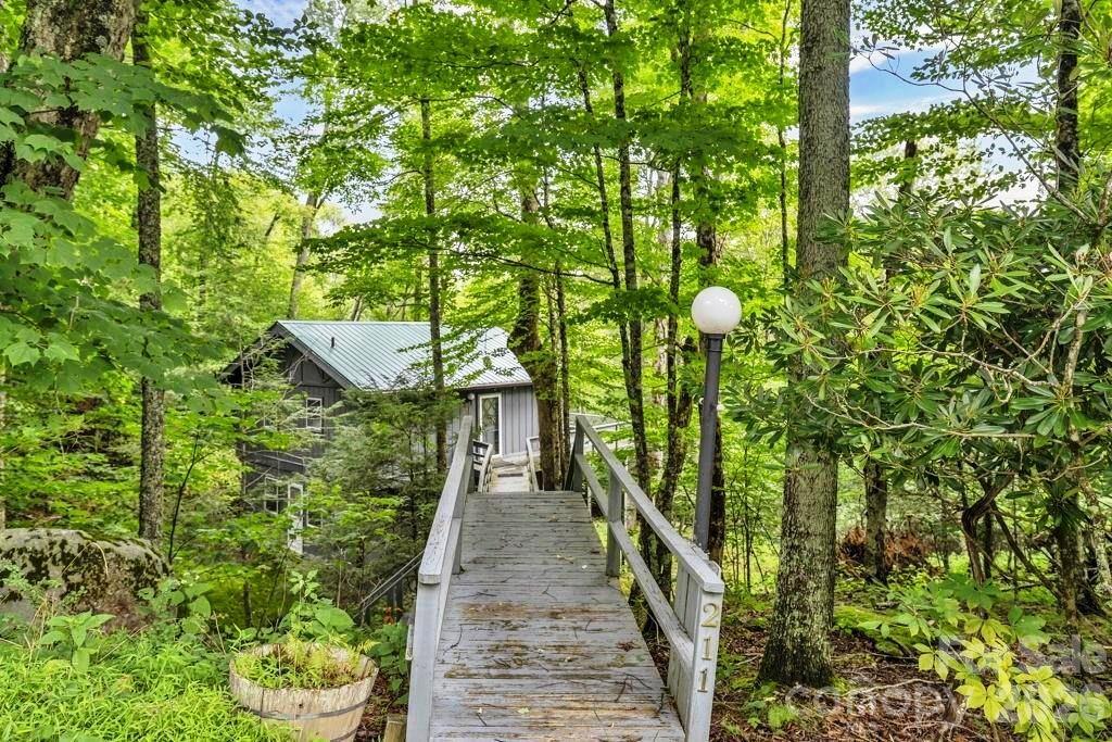 211 Foxgrape Hollow 77 — photo