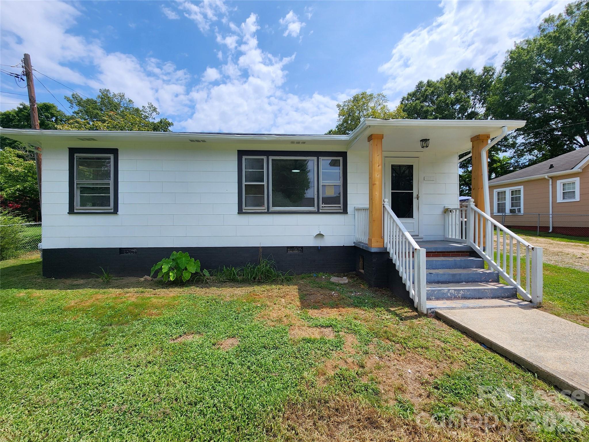 1208 N Juniper Avenue — photo
