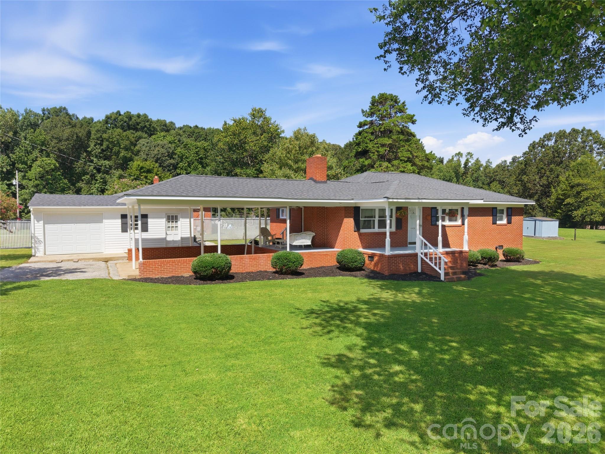 2424 Griffith Road — photo