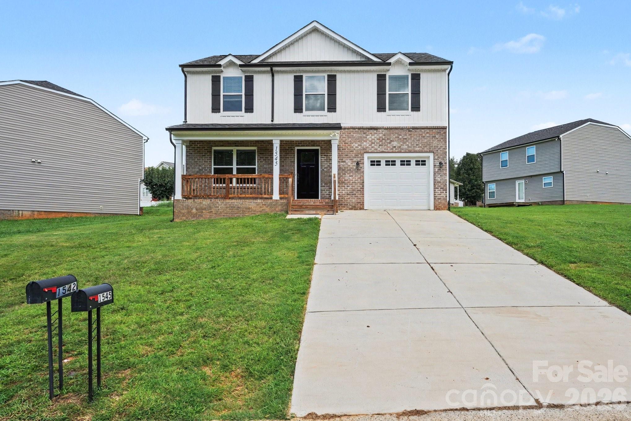 1545 Mayfair Drive — photo
