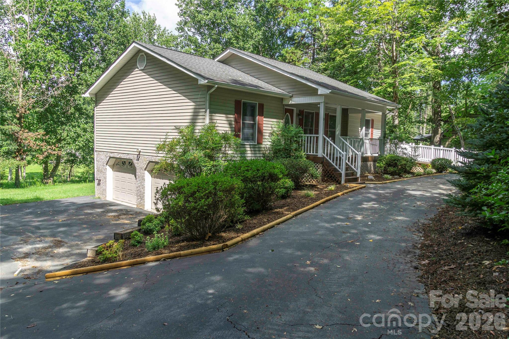 15 Pete Luther Road — photo