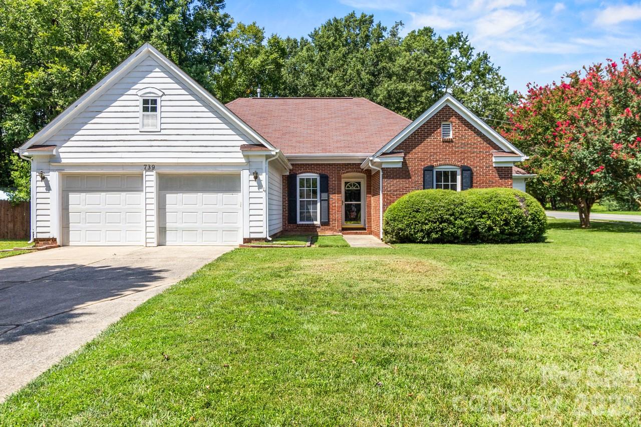 739 Oakbluff Circle — photo