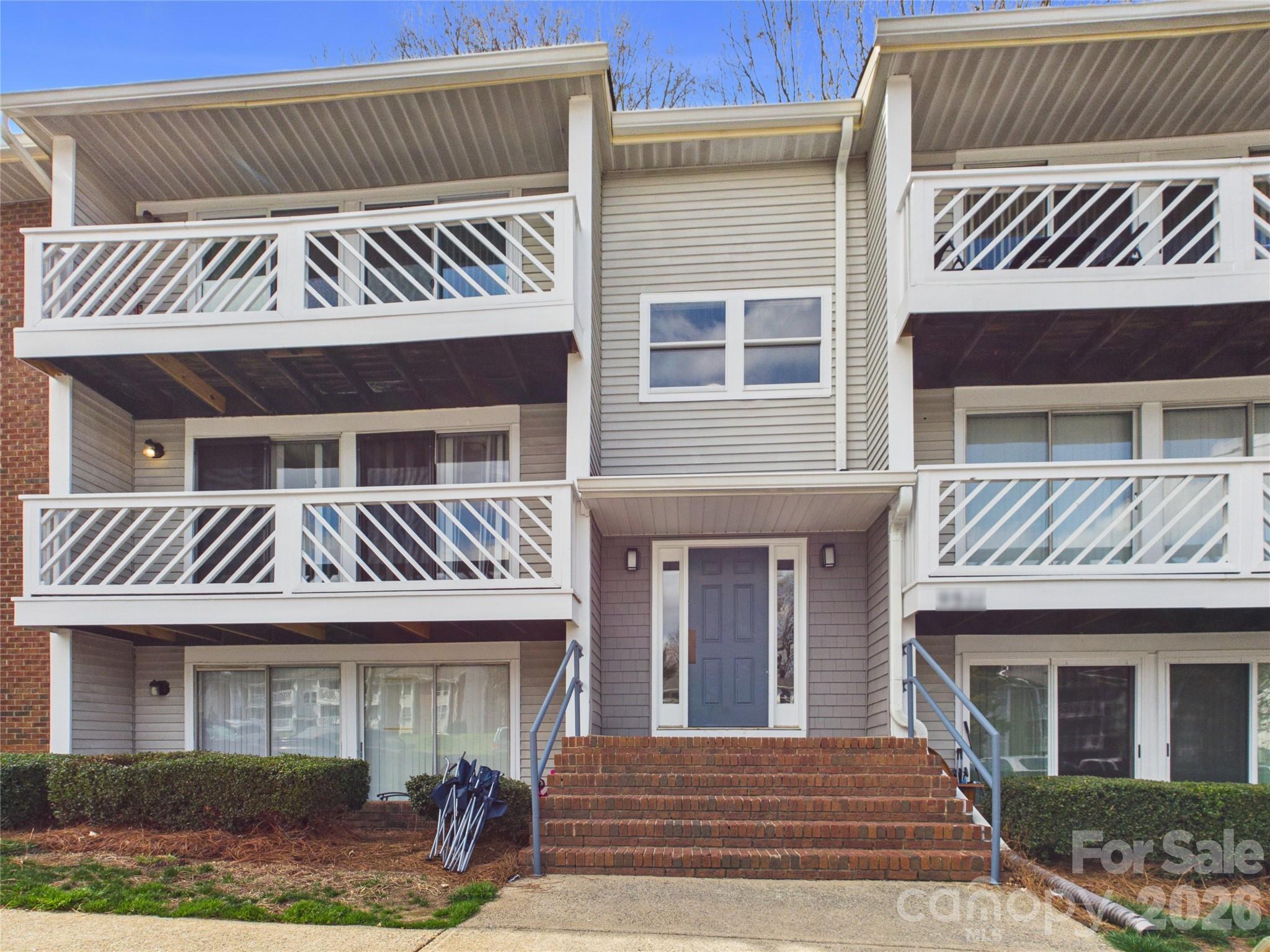 9511 Shannon Green Drive Apt E — photo