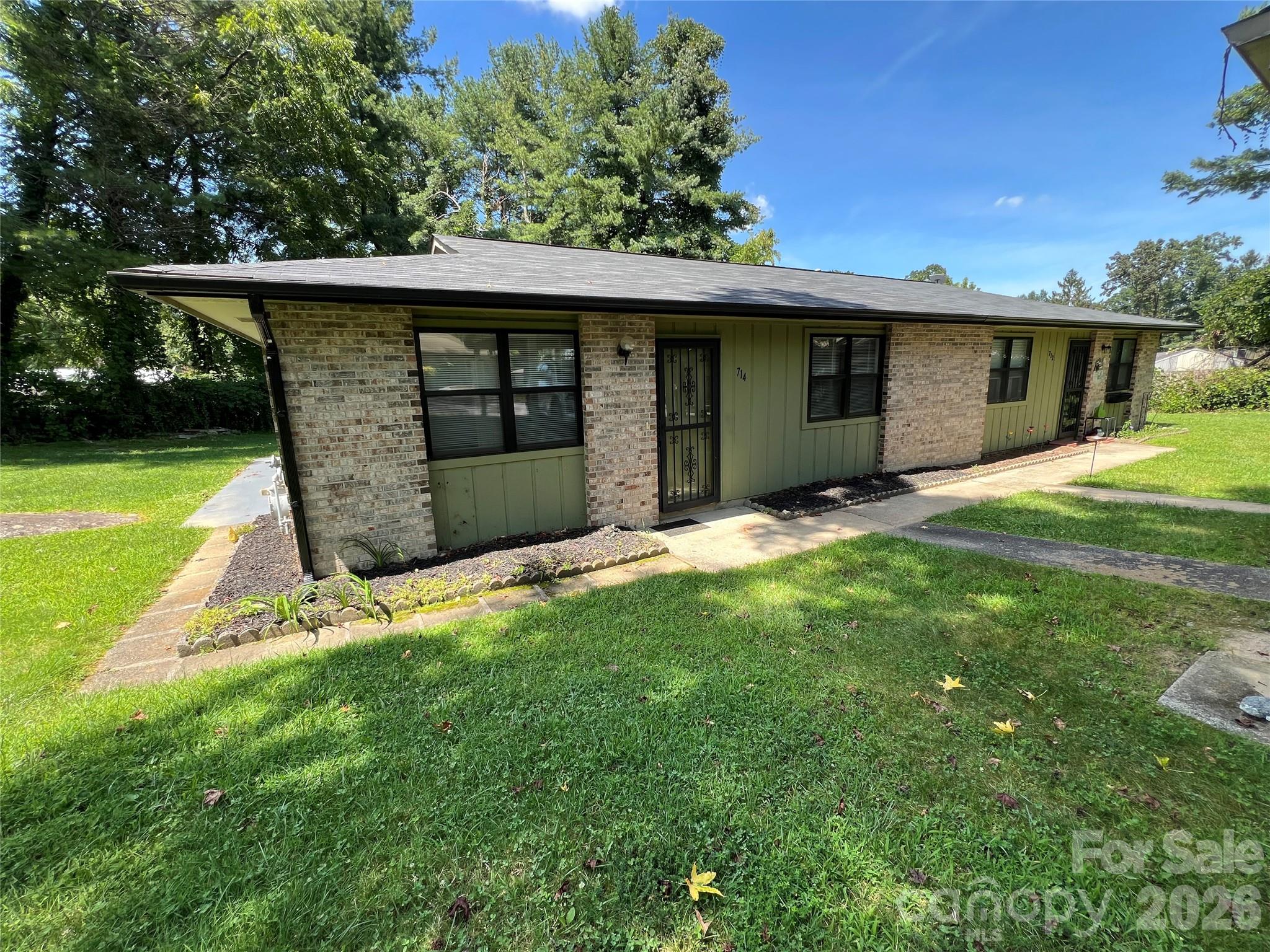 714 Farmington Circle — photo