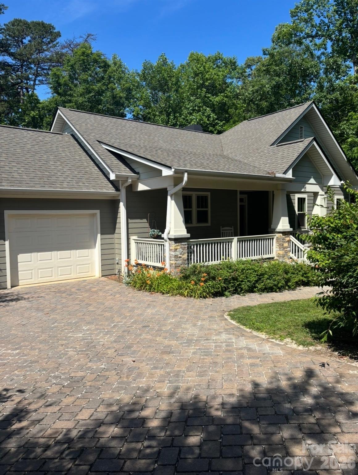 33 Gray Duster Circle — photo