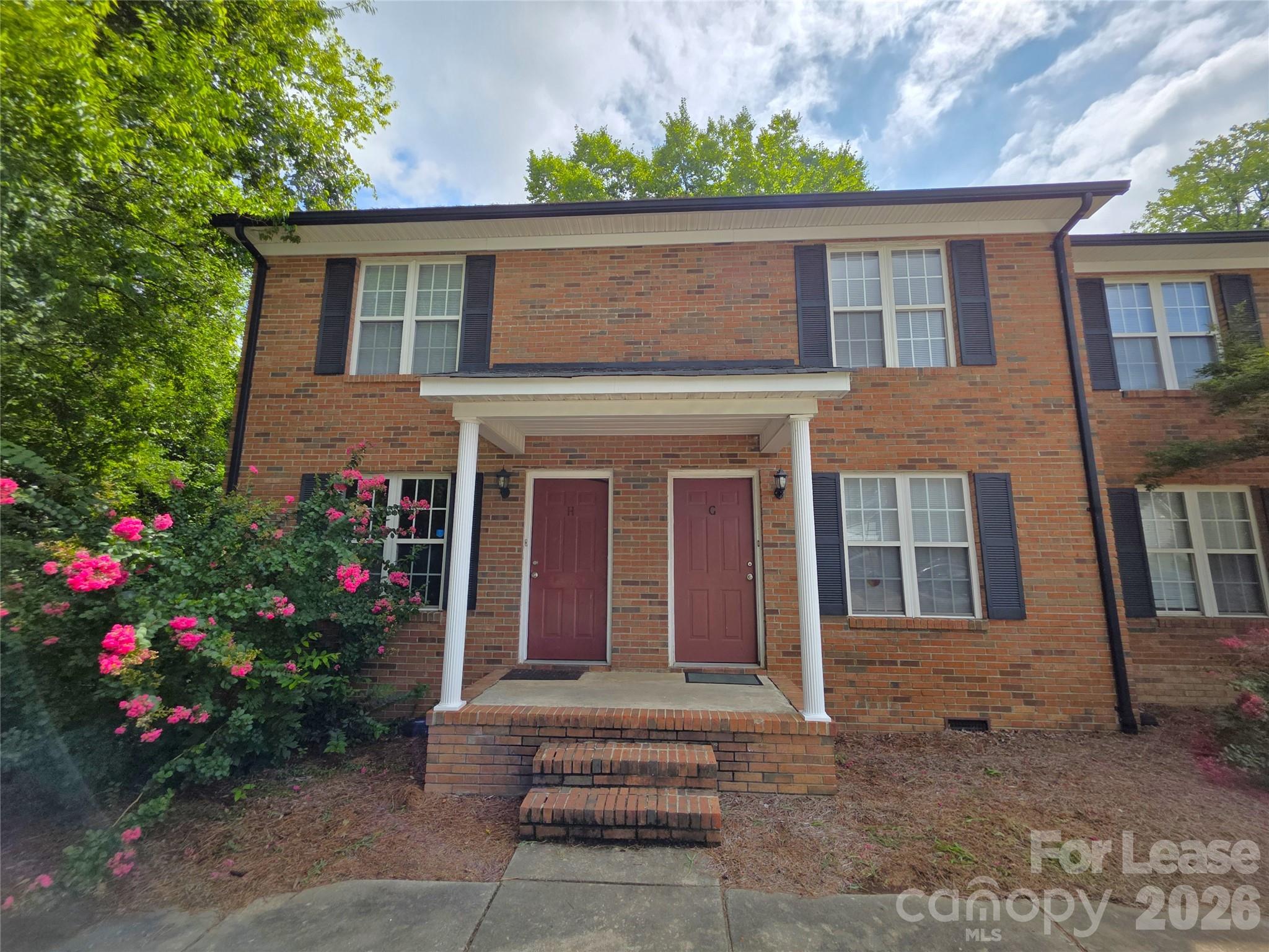 268 SouthCircle Drive NW H — photo