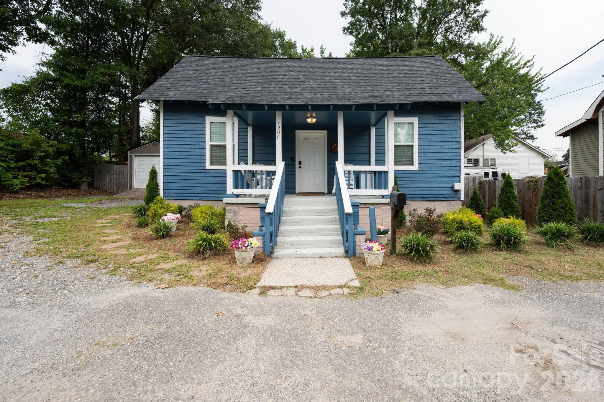 1208 Phillips Court — photo
