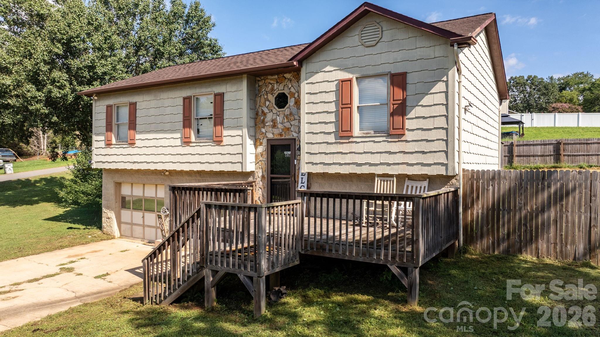 804 Southside Court — photo