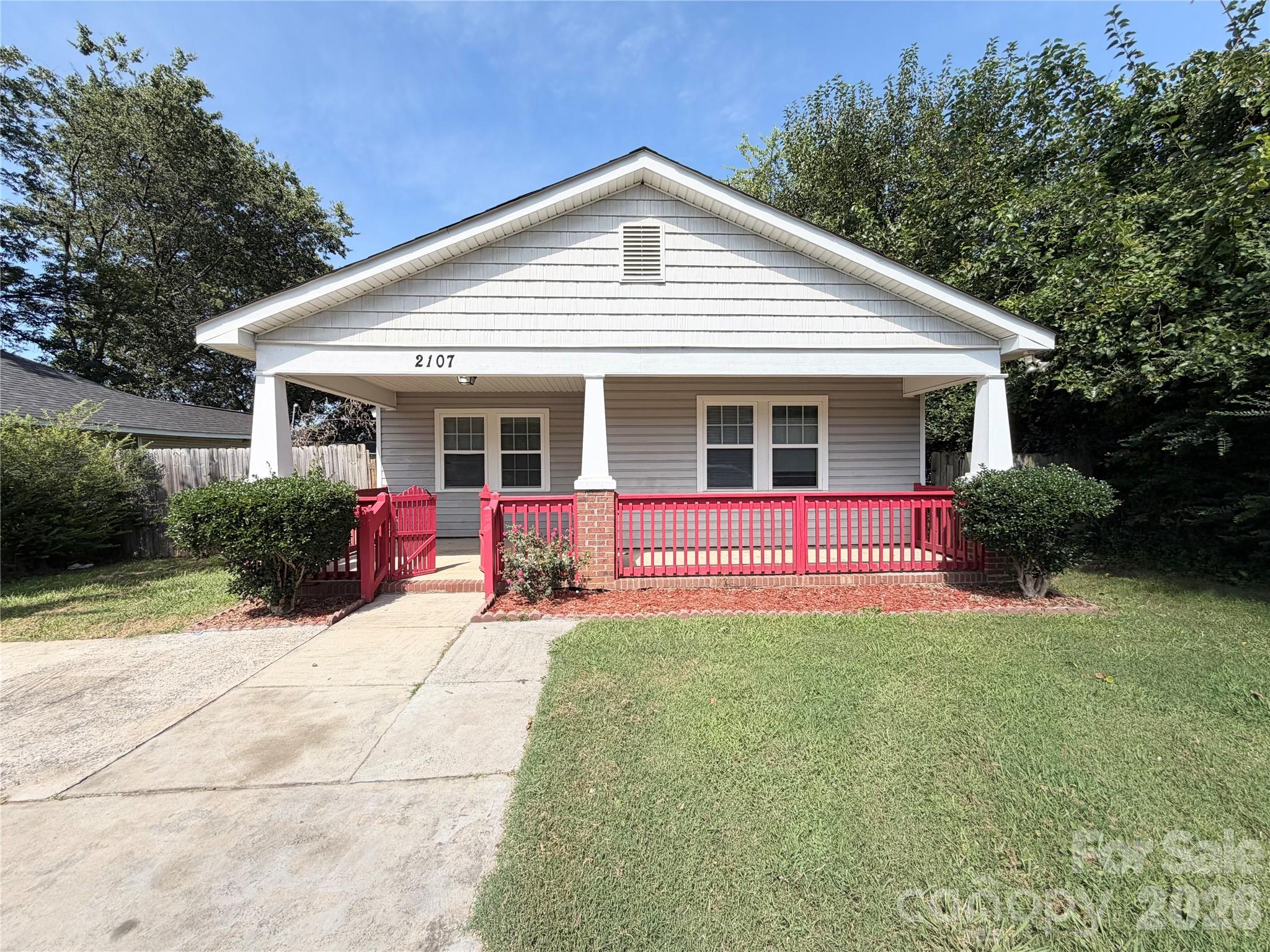2107 Custer Street — photo