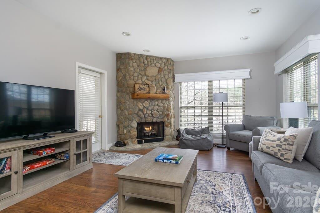 162 Stonecrest Court — photo