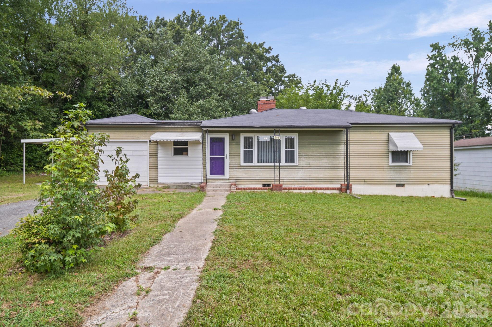 208 Clancy Street — photo