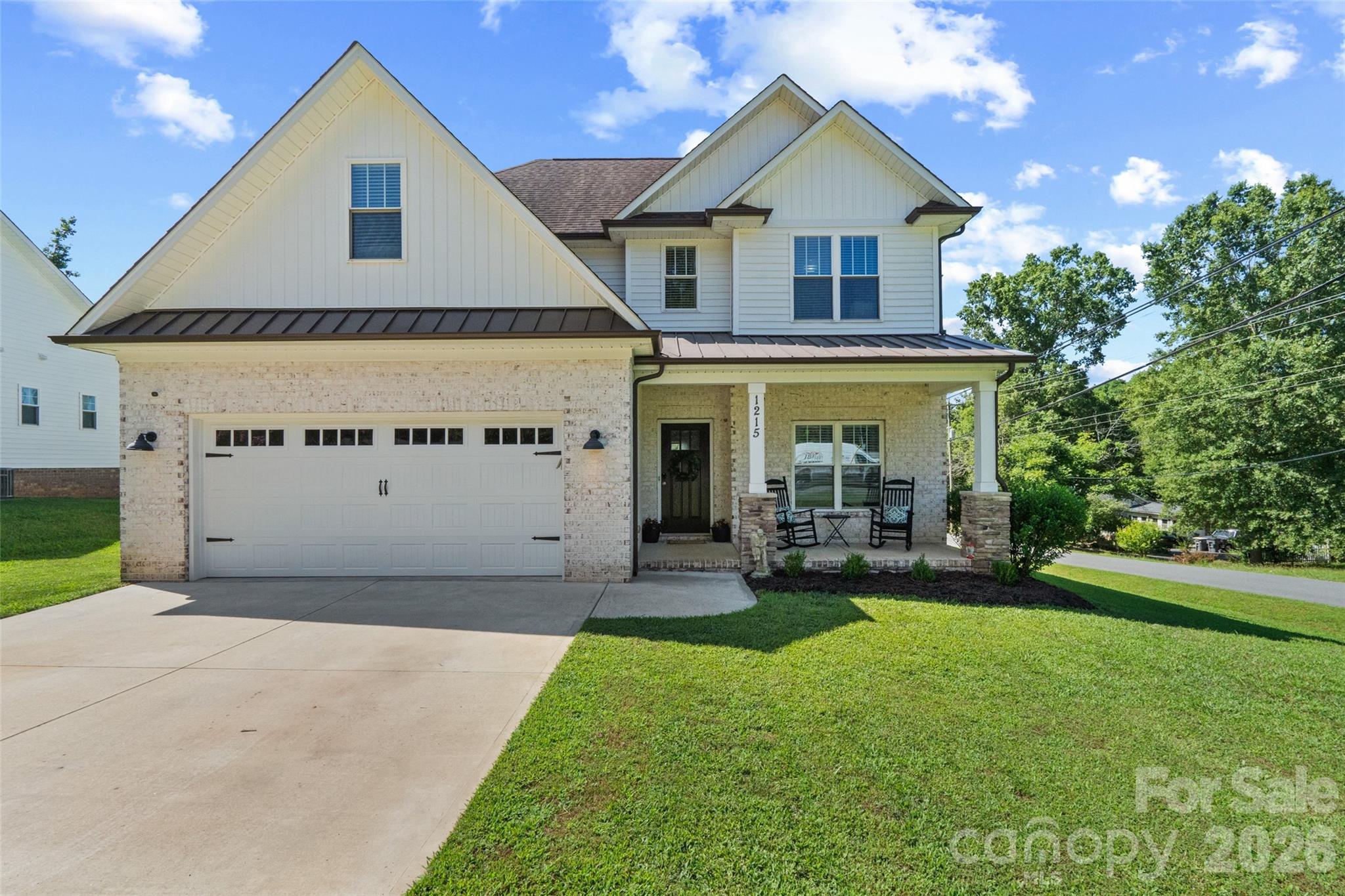 1215 Robinhood Lane — photo