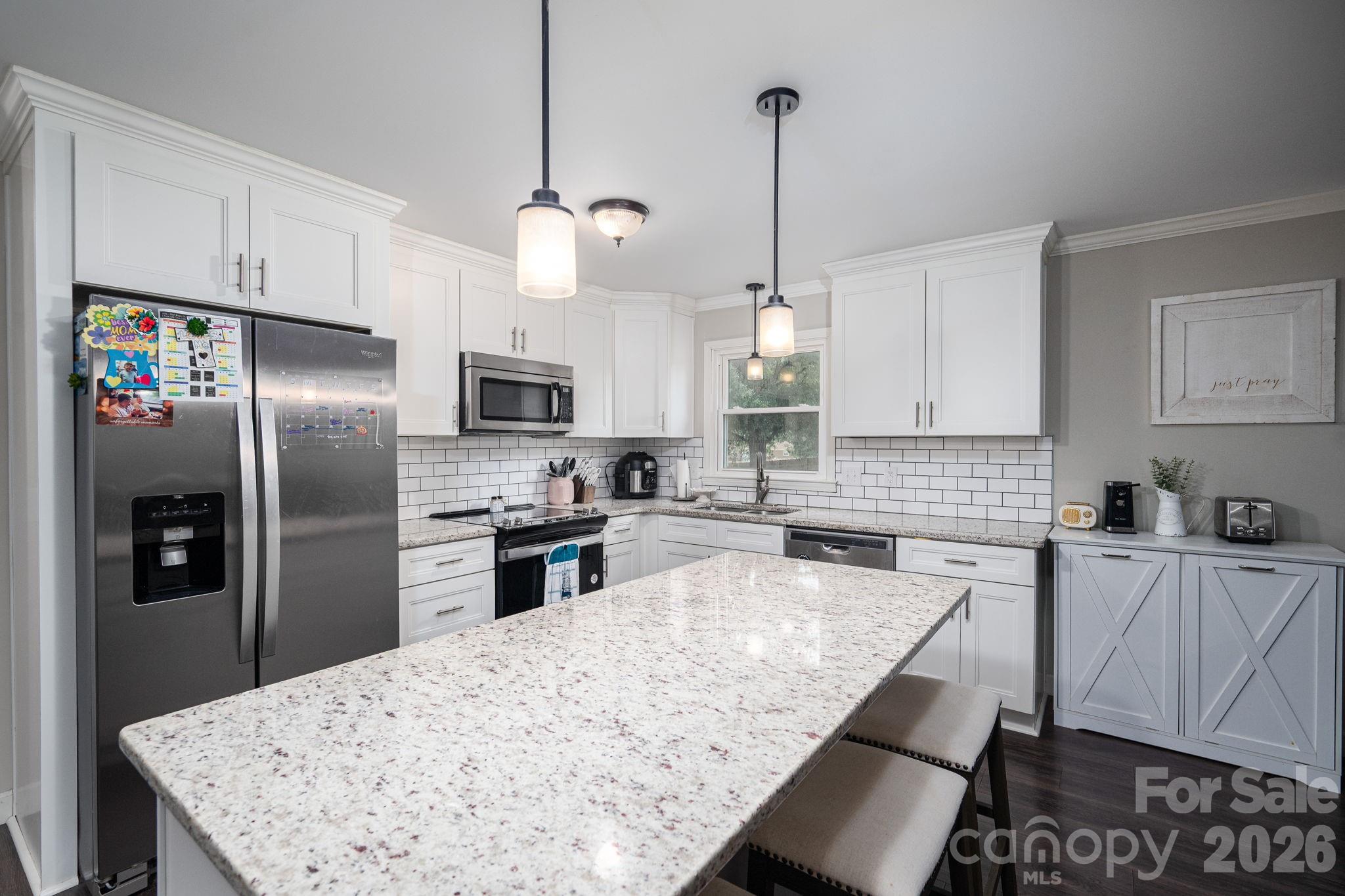 1718 Woolie Road — photo