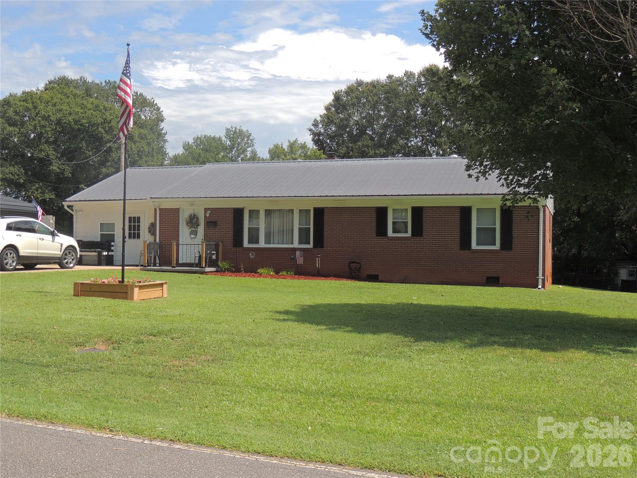 189 Westwood Drive — photo