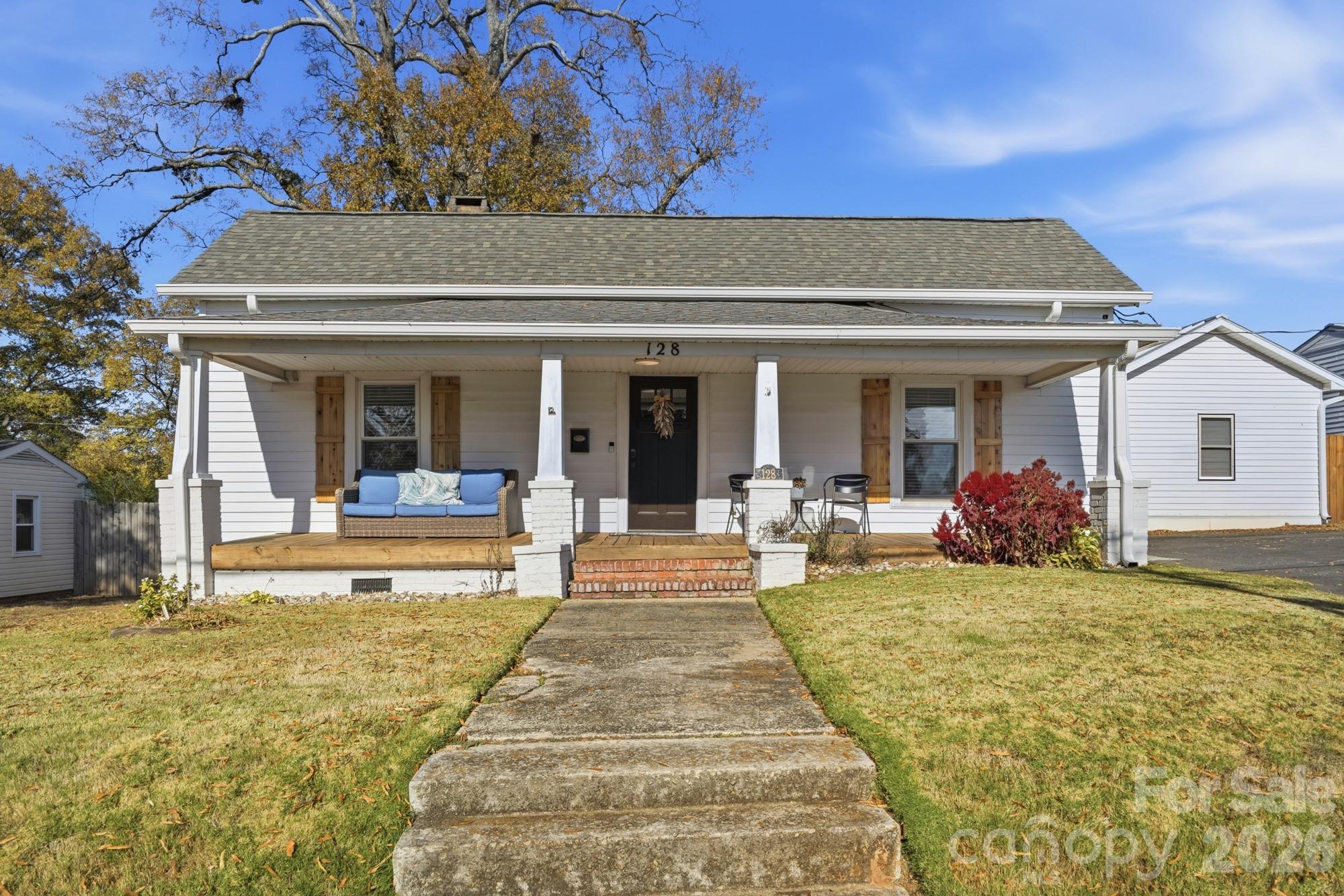 128 Massey Street — photo