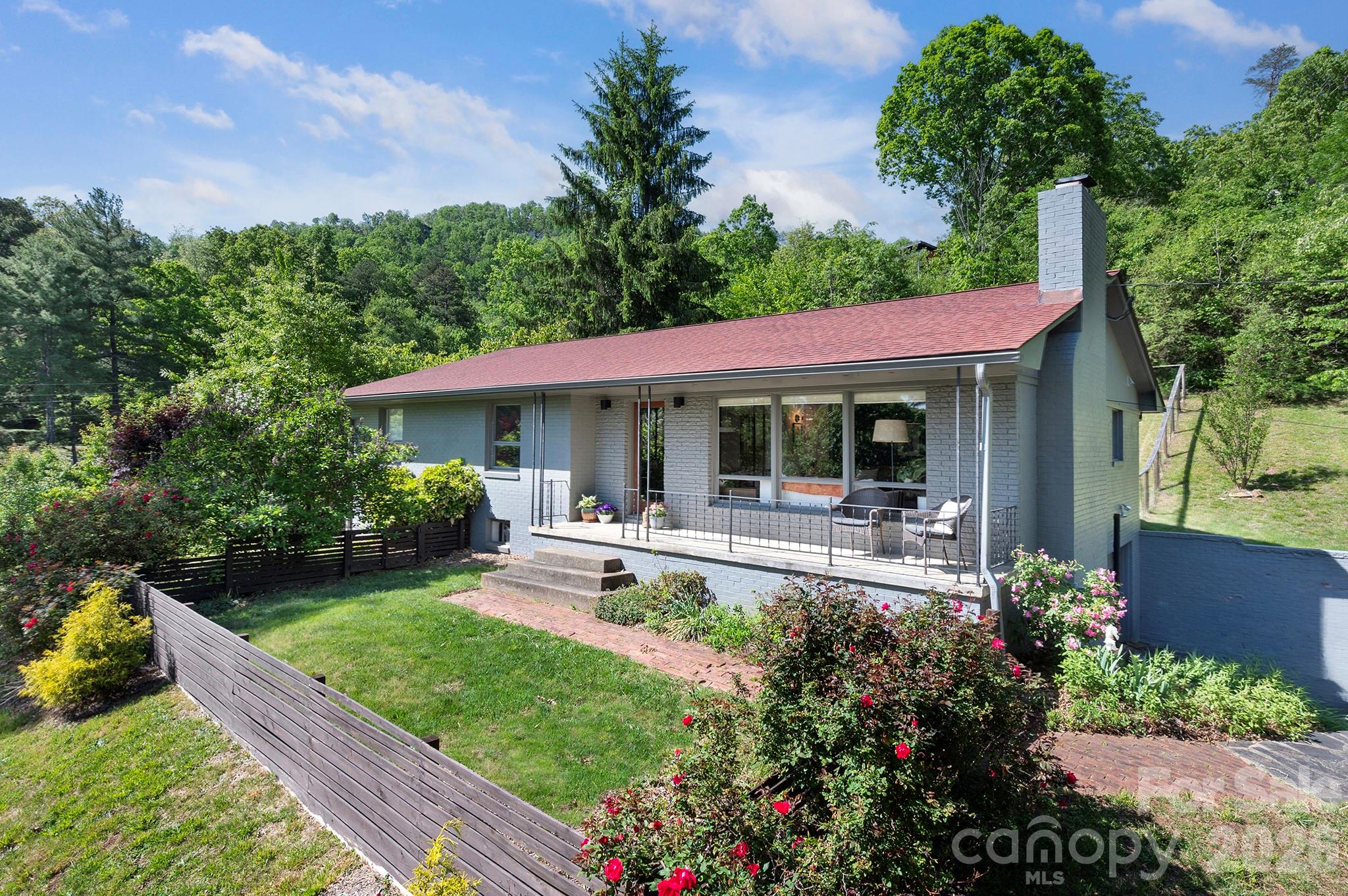 301 Stratford Road — photo