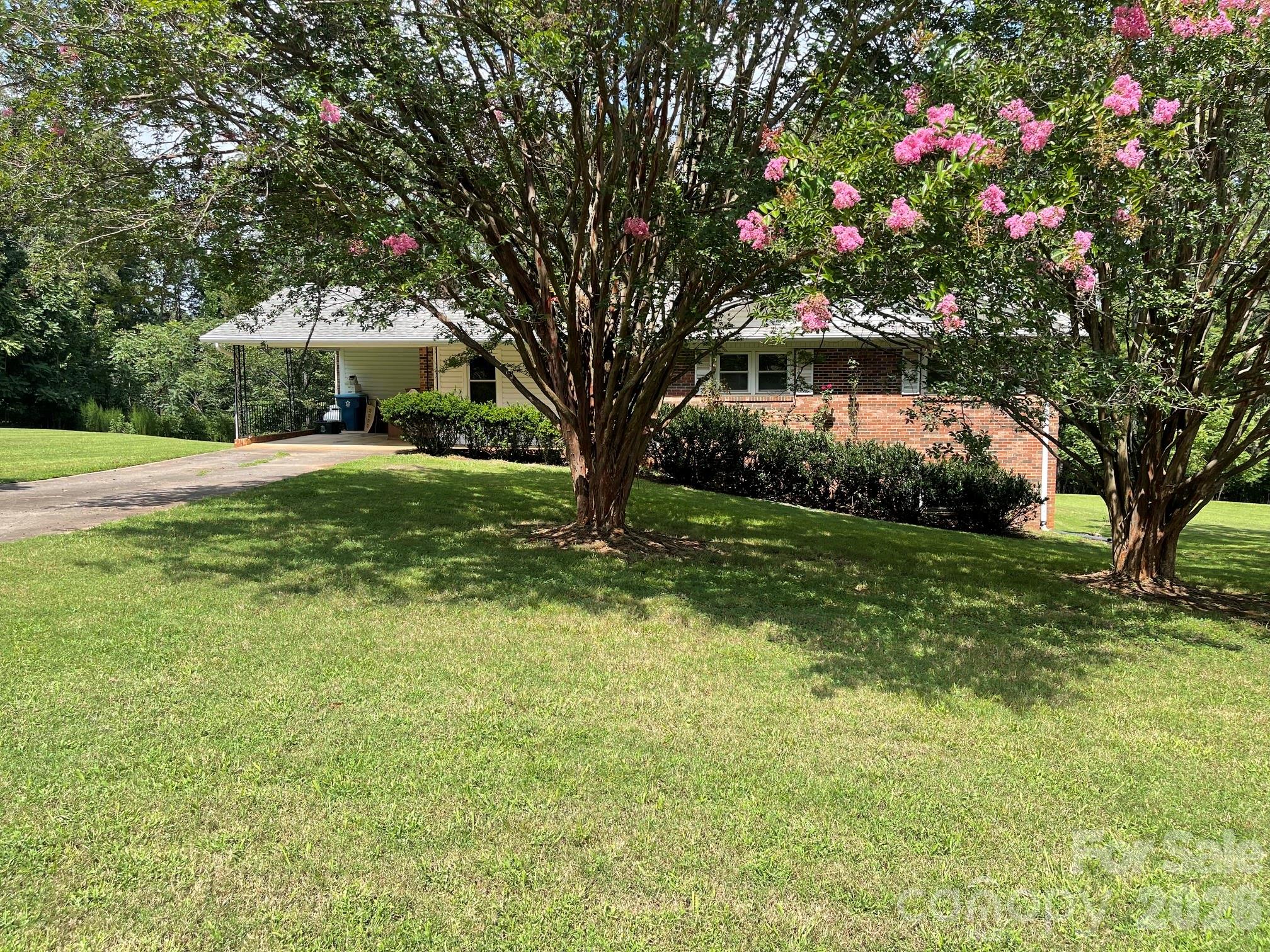 187 River Hills Drive — photo