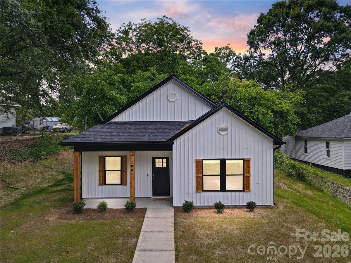2041 S Pine Drive — photo