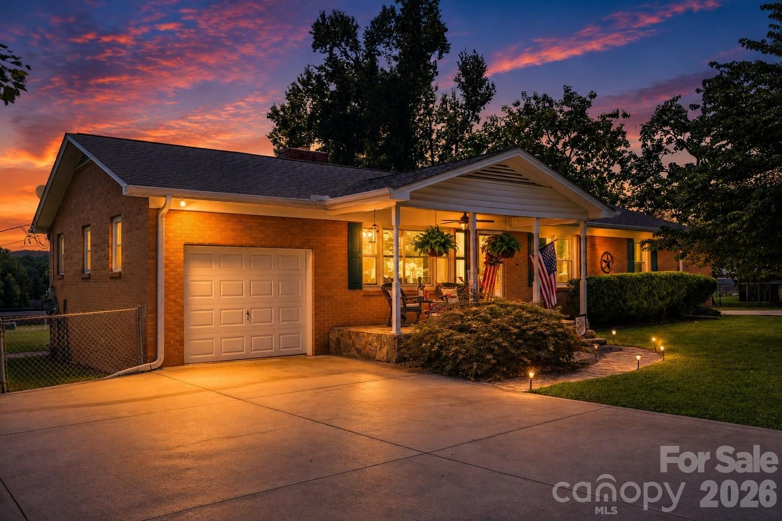 724 Hillcrest Drive — photo